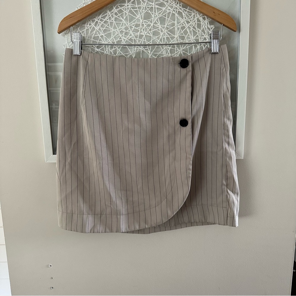 Boohoo Black and White Striped Mini Skirt - Picture 2 of 5